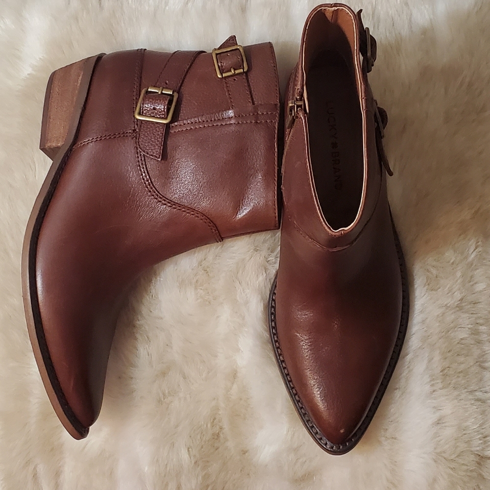 NWT. Lucky Brand Caelyn ankle boots